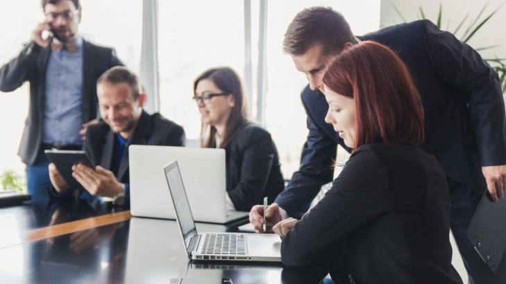 تدريب الموظفين الجدد: الدليل الكامل لتحقيق نجاح طويل الأمد