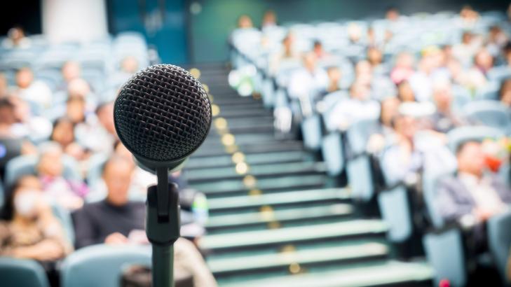 تنظيم بداية الإلقاء وخاتمته