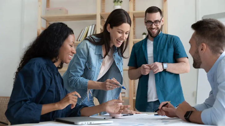 دليل المدرب: استراتيجيات عملية لدمج الفكاهة بذكاء في برامجك التدريبية