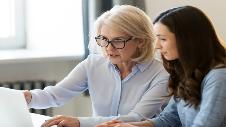 المِنتور كوتشينغ: تعريف، وفوائده، وكيفية اختيار المِنتور المناسب