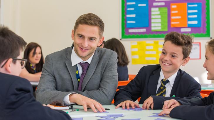 الأدوار الأساسية للمعلم داخل الصف