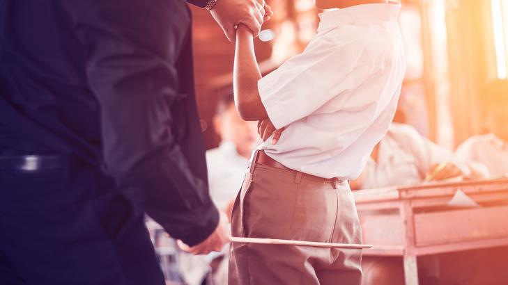 (انما بعثت معلما ولم ابعث معنفا