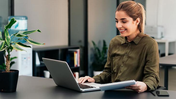 مراحل تطوير استراتيجية التدريب على التعلم الإلكتروني