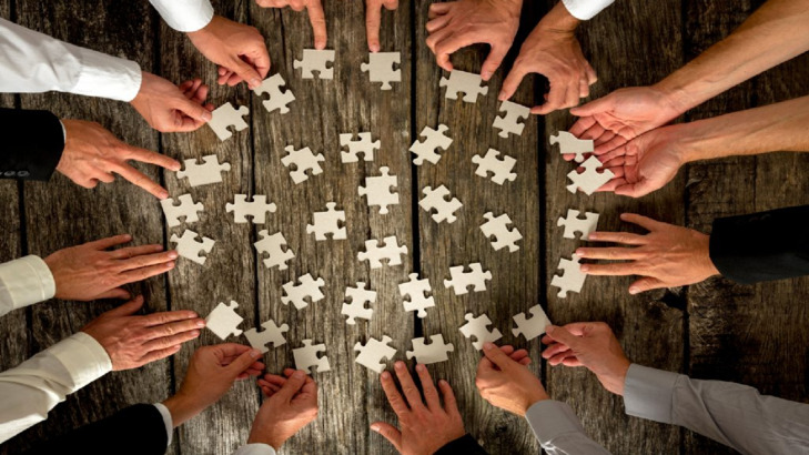 16 لعبة تدريبية تفاعلية للموظفين والفرق: تعزيز التعلم بالمرح