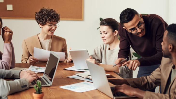 5 خطوات ناجحة لتأهيل الموظَّفين الجدد